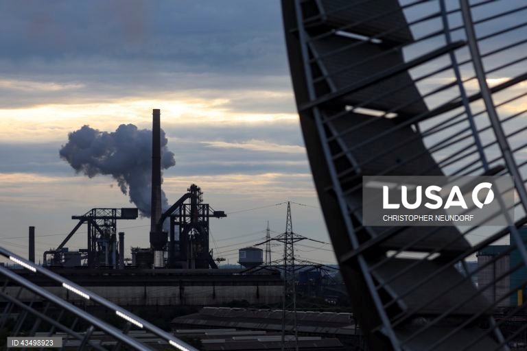 Alemanha: instalação artística "Tigre e Tartaruga" em Duisburg