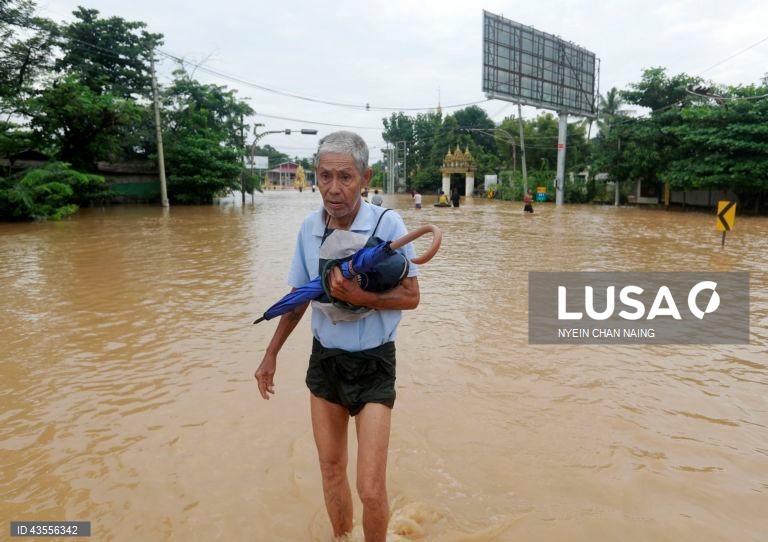 As fortes chuvas provocadas pelo tufão Yagi causaram graves inundações em algumas zonas de Myanmar, deixando milhares de pessoas retidas nas suas casas.
