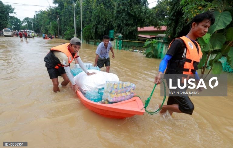 As fortes chuvas provocadas pelo tufão Yagi causaram graves inundações em algumas zonas de Myanmar, deixando milhares de pessoas retidas nas suas casas.