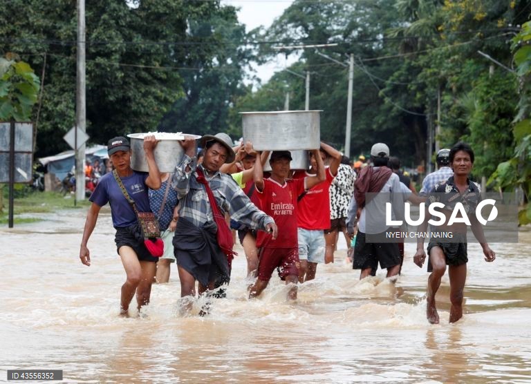 As fortes chuvas provocadas pelo tufão Yagi causaram graves inundações em algumas zonas de Myanmar, deixando milhares de pessoas retidas nas suas casas.