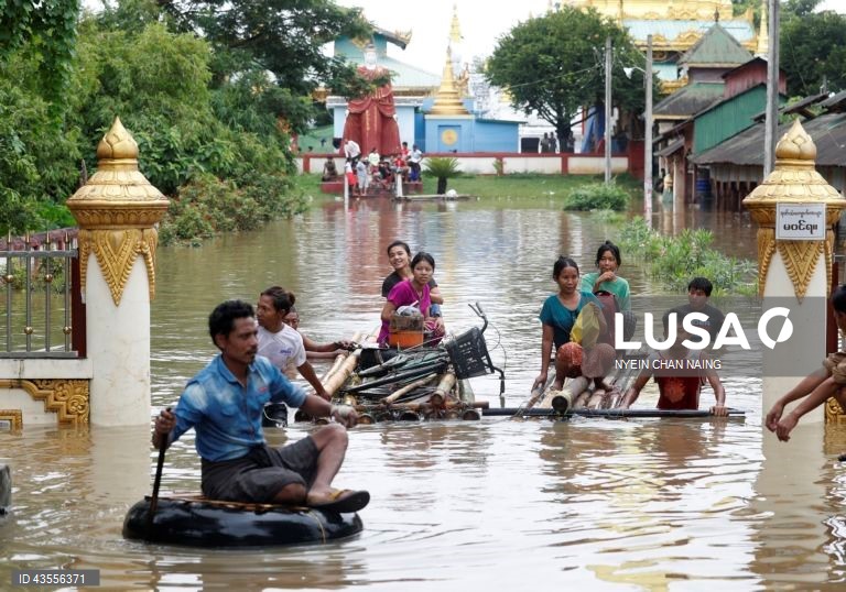 As fortes chuvas provocadas pelo tufão Yagi causaram graves inundações em algumas zonas de Myanmar, deixando milhares de pessoas retidas nas suas casas.