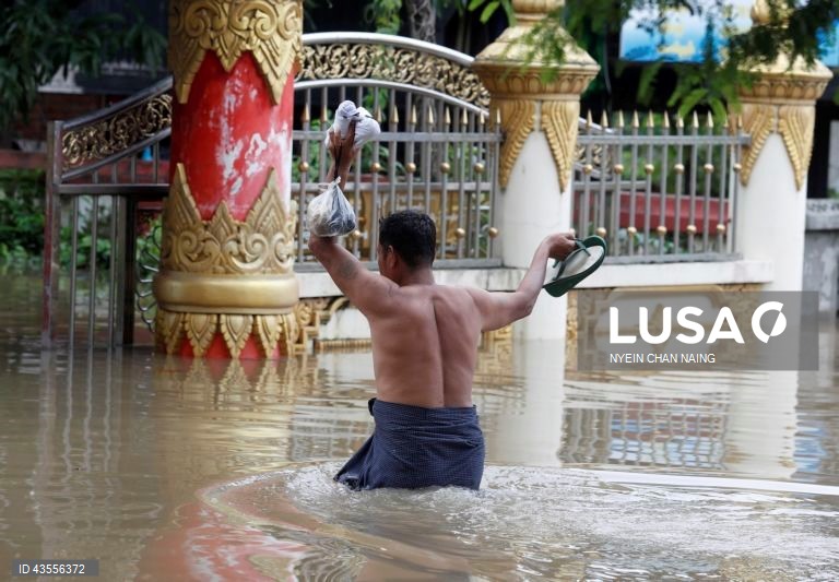As fortes chuvas provocadas pelo tufão Yagi causaram graves inundações em algumas zonas de Myanmar, deixando milhares de pessoas retidas nas suas casas.