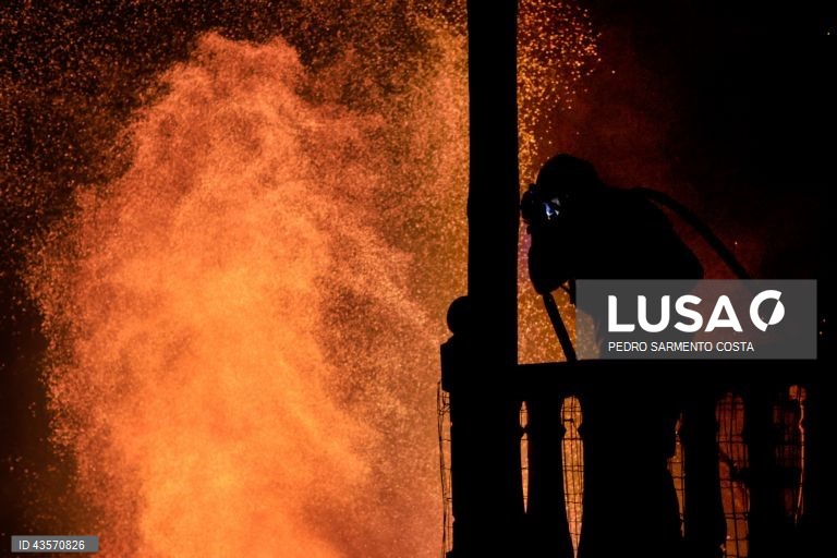 Durante o dia de hoje, a Autoridade Nacional de Emergência e Proteção Civil (ANEPC) registou mais de 120 fogos, que chegaram a ser combatidos por mais de 5.000 operacionais, apoiados por 1.500 viaturas e 39 meios aéreos, dois deles vindos de Espanha. 