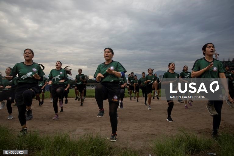 Recrutamento para o Exército Nepalês em Katmandu