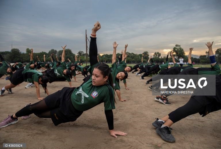 Recrutamento para o Exército Nepalês em Katmandu