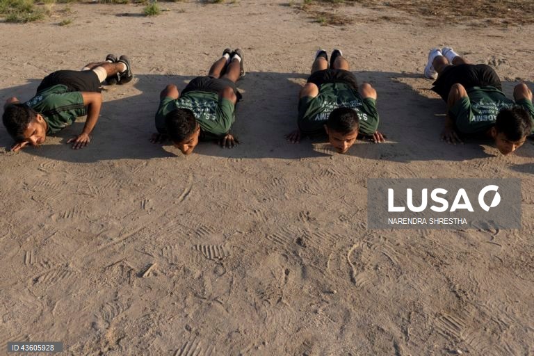 Recrutamento para o Exército Nepalês em Katmandu