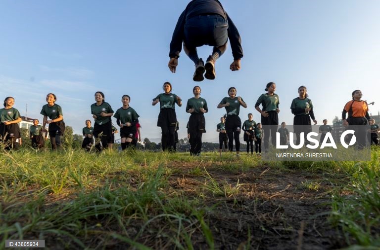 Recrutamento para o Exército Nepalês em Katmandu