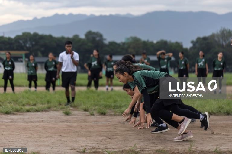 Recrutamento para o Exército Nepalês em Katmandu