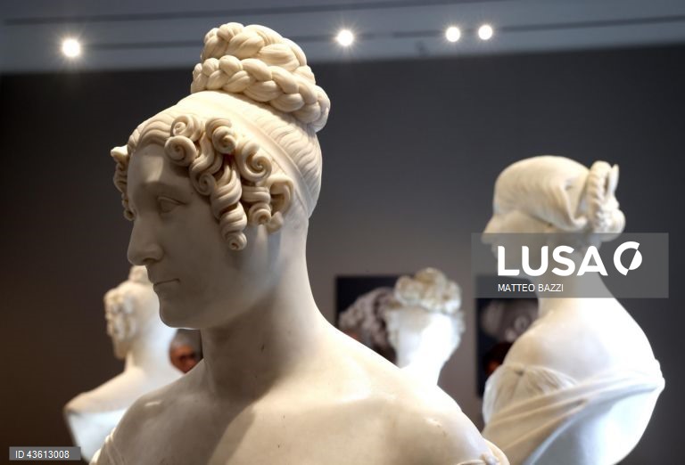 Itália: Exposição de esculturas de Lorenzo Bartolini em Milão