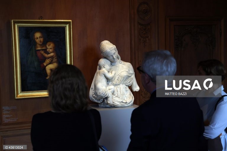 Itália: Exposição de esculturas de Lorenzo Bartolini em Milão