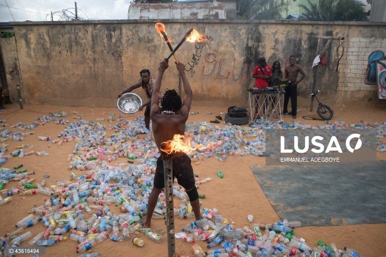 Nigéria: Festa dos bairros de lata em Oworonshoki
