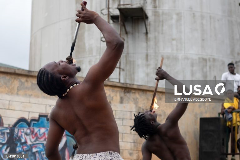 Nigéria: Festa dos bairros de lata em Oworonshoki