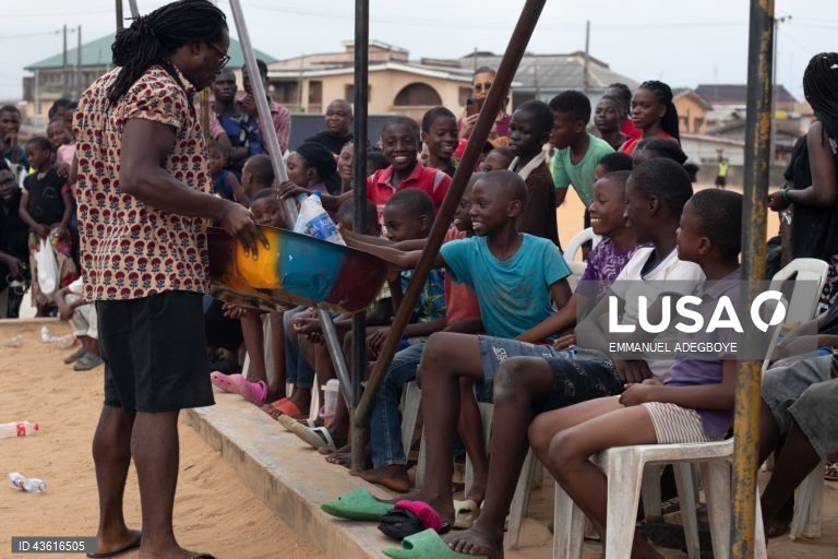 Nigéria: Festa dos bairros de lata em Oworonshoki