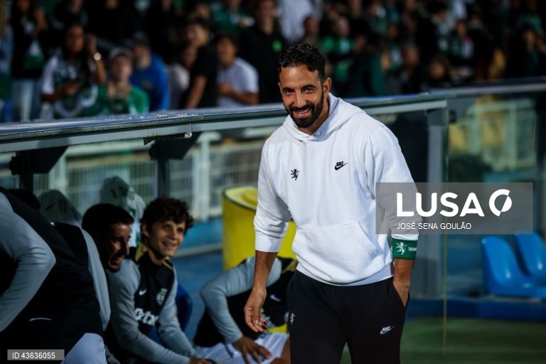 O Sporting venceu hoje por 3-0 na visita ao Estoril Praia, na abertura da sétima jornada da I Liga portuguesa de futebol, e continua a somar triunfos em todos os jogos disputados no campeonato.
