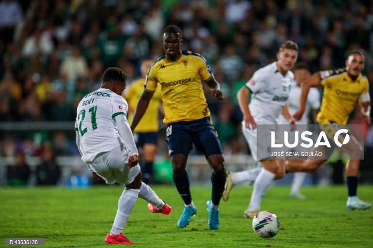 O Sporting venceu hoje por 3-0 na visita ao Estoril Praia, na abertura da sétima jornada da I Liga portuguesa de futebol, e continua a somar triunfos em todos os jogos disputados no campeonato.