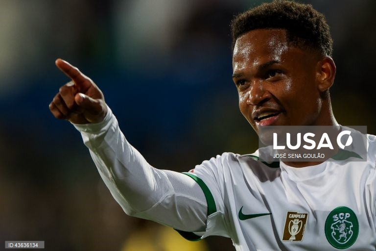 O Sporting venceu hoje por 3-0 na visita ao Estoril Praia, na abertura da sétima jornada da I Liga portuguesa de futebol, e continua a somar triunfos em todos os jogos disputados no campeonato.