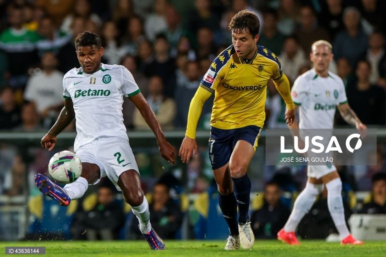 O Sporting venceu hoje por 3-0 na visita ao Estoril Praia, na abertura da sétima jornada da I Liga portuguesa de futebol, e continua a somar triunfos em todos os jogos disputados no campeonato.