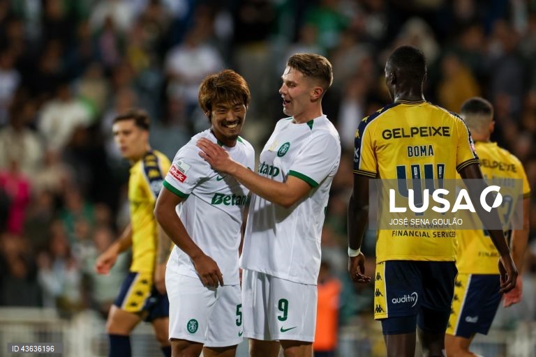 O Sporting venceu hoje por 3-0 na visita ao Estoril Praia, na abertura da sétima jornada da I Liga portuguesa de futebol, e continua a somar triunfos em todos os jogos disputados no campeonato.