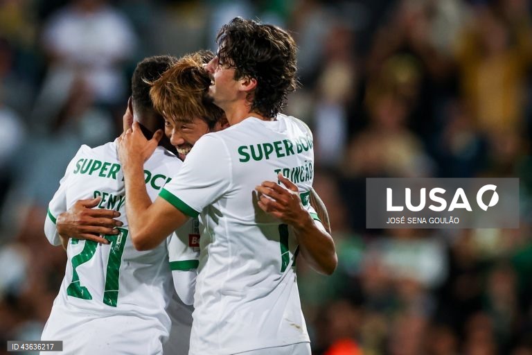 O Sporting venceu hoje por 3-0 na visita ao Estoril Praia, na abertura da sétima jornada da I Liga portuguesa de futebol, e continua a somar triunfos em todos os jogos disputados no campeonato.