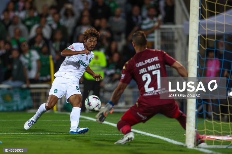 O Sporting venceu hoje por 3-0 na visita ao Estoril Praia, na abertura da sétima jornada da I Liga portuguesa de futebol, e continua a somar triunfos em todos os jogos disputados no campeonato.