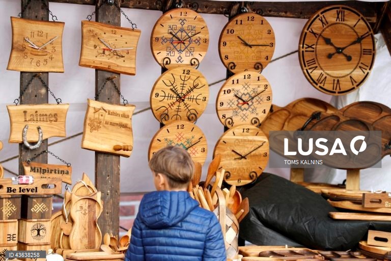 Letónia: Feira Tradicional Mikeldiena em Riga