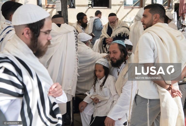 Ucrânia: Peregrinos judeus ortodoxos celebram o Rosh Hashanah em Uman.