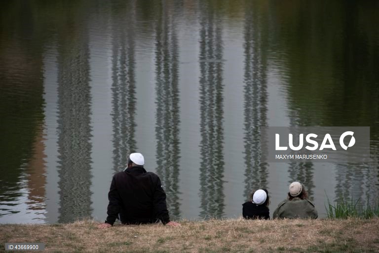 Ucrânia: Peregrinos judeus ortodoxos celebram o Rosh Hashanah em Uman.