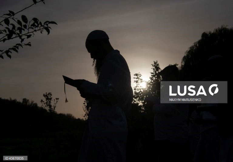 Ucrânia: Peregrinos judeus ortodoxos celebram o Rosh Hashanah em Uman.