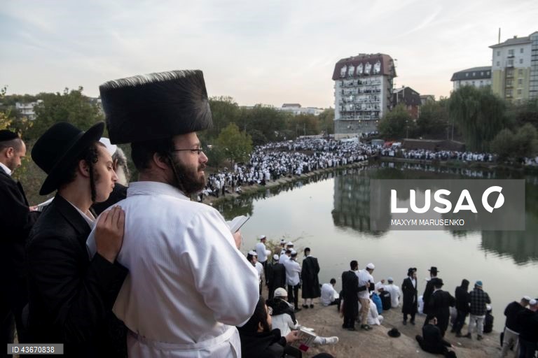 Ucrânia: Peregrinos judeus ortodoxos celebram o Rosh Hashanah em Uman.