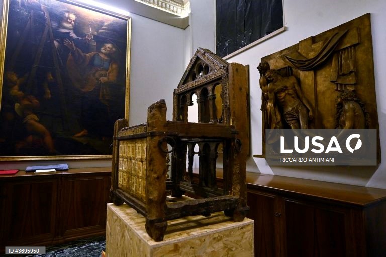 Trabalhos de restauro do Baldaquino de São Pedro e da Cadeira de São Pedro no Vaticano