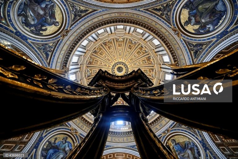 Trabalhos de restauro do Baldaquino de São Pedro e da Cadeira de São Pedro no Vaticano