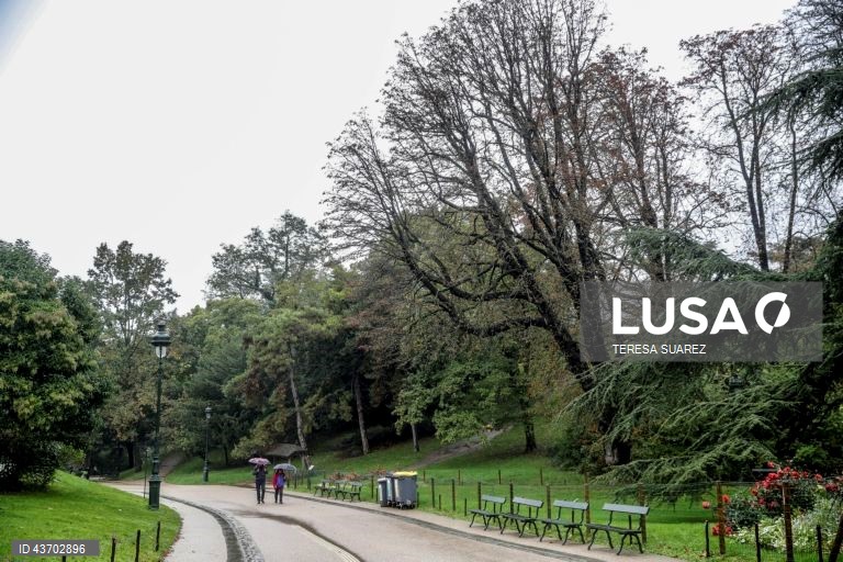 França em estado de alerta devido à tempestade Kirk que se desloca pela Europa