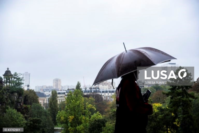 França em estado de alerta devido à tempestade Kirk que se desloca pela Europa