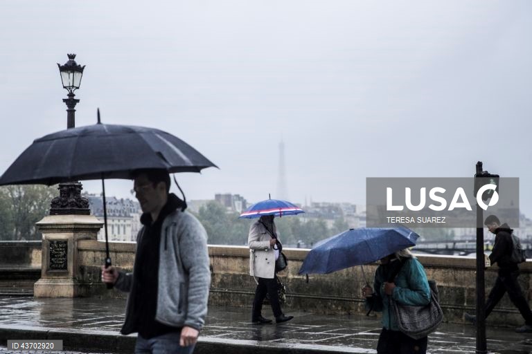 França em estado de alerta devido à tempestade Kirk que se desloca pela Europa