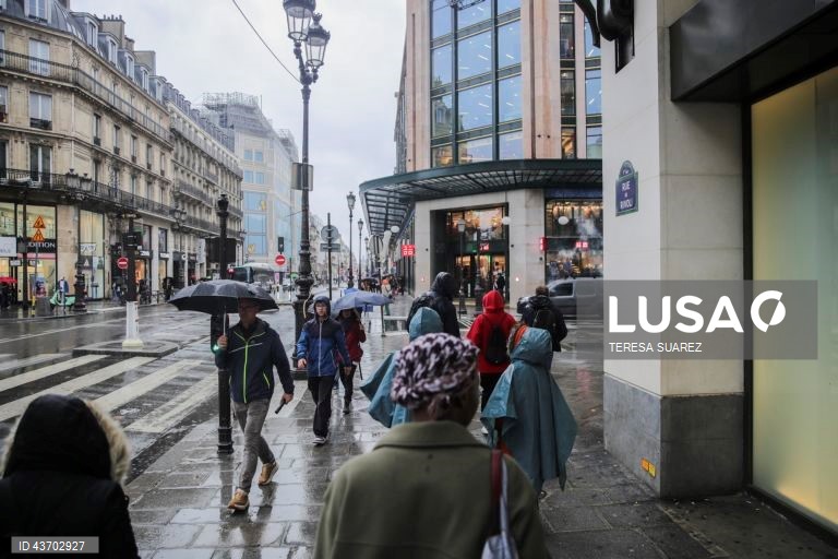 França em estado de alerta devido à tempestade Kirk que se desloca pela Europa