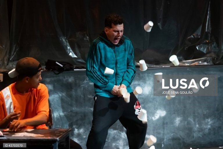 Ensaio de imprensa da peça "Class Enemy", um espetáculo do dramaturgo inglês Nigel Williams, escrito em 1978, é uma chamada de atenção para os movimentos anarquistas e para os desequilíbrios sociais vividos nas escolas, com encenação de Teresa Sobral e interpretação de David Esteves, Guilherme Moura, João Craveiro, Miguel Amorim, Marco Mendonça, Tomás Barroso, Vicente Wallenstein, Hernâni Faustino (músico) e Miguel Sobral Curado (músico) no Teatro de São Luiz, em Lisboa, 09 de outubro de 2024....