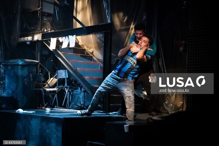 Ensaio de imprensa da peça "Class Enemy", um espetáculo do dramaturgo inglês Nigel Williams, escrito em 1978, é uma chamada de atenção para os movimentos anarquistas e para os desequilíbrios sociais vividos nas escolas, com encenação de Teresa Sobral e interpretação de David Esteves, Guilherme Moura, João Craveiro, Miguel Amorim, Marco Mendonça, Tomás Barroso, Vicente Wallenstein, Hernâni Faustino (músico) e Miguel Sobral Curado (músico) no Teatro de São Luiz, em Lisboa, 09 de outubro de 2024....