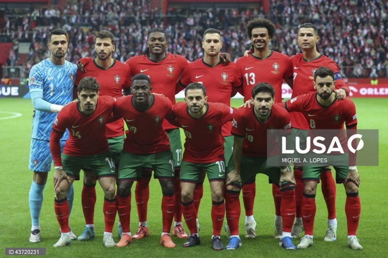 Equipa da seleção de Portugal, durante o jogo da Fase de Grupos - Grupo 1 - da Liga das Nações da UEFA, Polónia vs Portugal, no Estádio Narodowy, em Varsóvia, Polónia, 12 de outubro de 2024. MIGUEL A. LOPES/LUSA