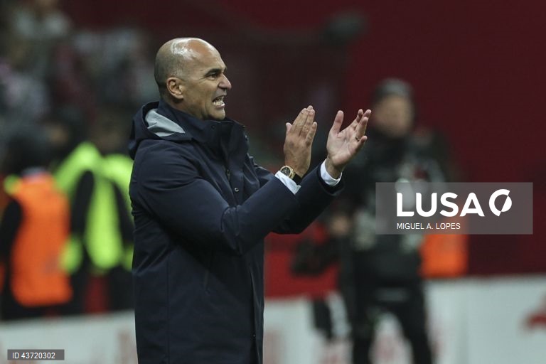 O selecionador nacional, Roberto Martínez, reage durante o jogo da Fase de Grupos - Grupo 1 - da Liga das Nações da UEFA, Polónia vs Portugal, no Estádio Narodowy, em Varsóvia, Polónia, 12 de outubro de 2024. MIGUEL A. LOPES/LUSA