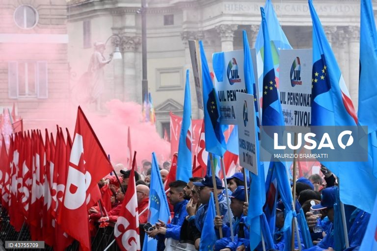 Itália: Manifestação de funcionários públicos em Roma