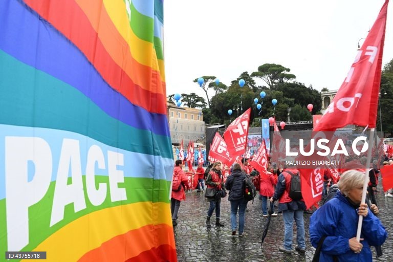 Itália: Manifestação de funcionários públicos em Roma