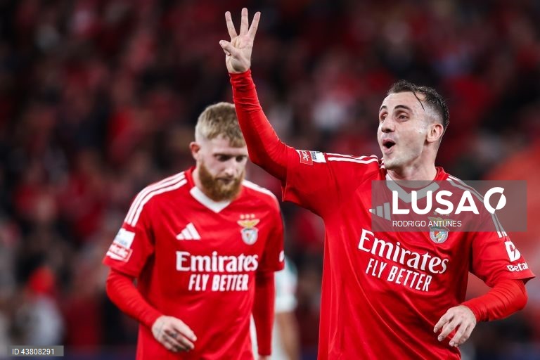  O Benfica venceu hoje o Rio Ave por 5-0 em jogo da nona jornada da liga portuguesa de futebol, somou a quarta vitória consecutiva na I Liga de futebol e ‘lambeu as feridas’ da derrota europeia a meio da semana, frente ao Feyenoord.