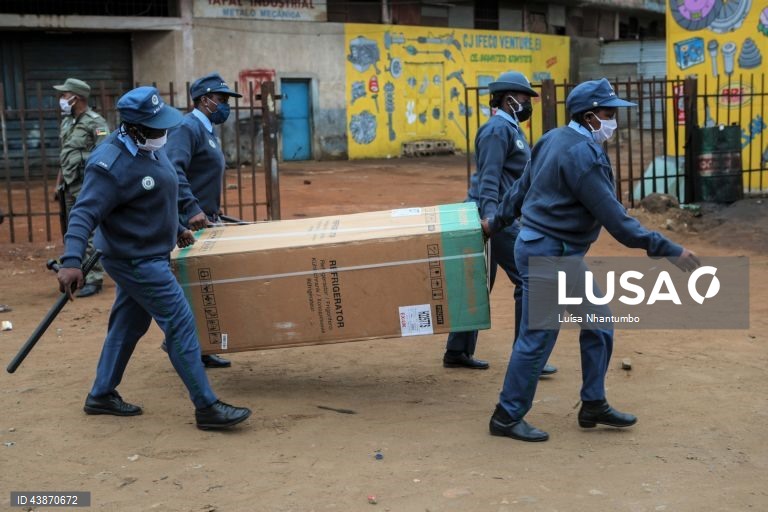 Police recover stolen goods after protesters looted a supermarket in central Maputo, during a strike called by the Optimist Party for the Development of Mozambique (Podemos) in Maputo, Mozambique, 07 November 2024. According to the Constitutional Council, the Optimist Party for the Development of Mozambique (Podemos) came in second with 20 percent of the votes in the general election, that was held on 09 October 2024. The election results, announced on 24 October 2024 by the Constitutional...