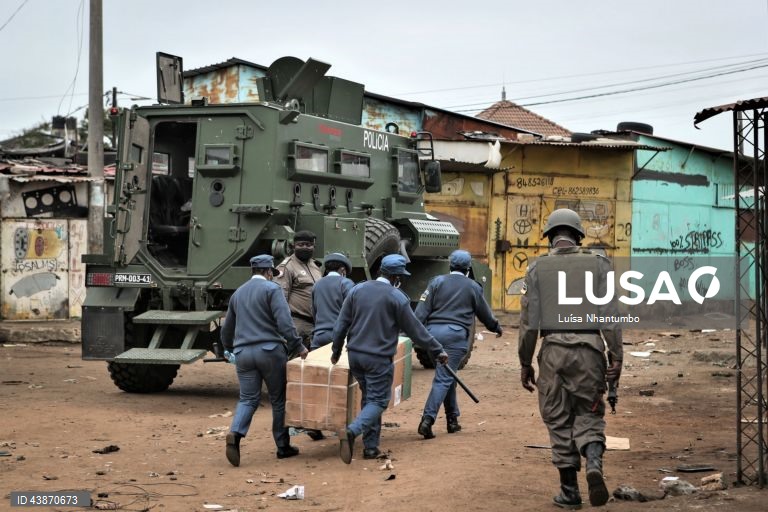 Police recover stolen goods after protesters looted a supermarket in central Maputo, during a strike called by the Optimist Party for the Development of Mozambique (Podemos) in Maputo, Mozambique, 07 November 2024. According to the Constitutional Council, the Optimist Party for the Development of Mozambique (Podemos) came in second with 20 percent of the votes in the general election, that was held on 09 October 2024. The election results, announced on 24 October 2024 by the Constitutional...