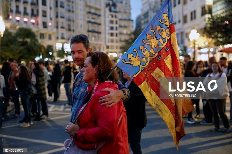 Espanha: Manifestações contra as autoridades depois das inundações de Valência