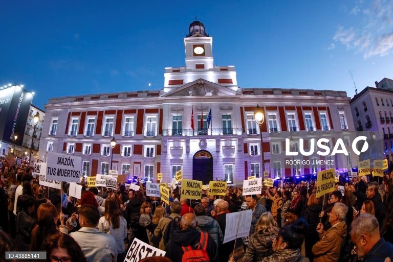 Espanha: Manifestações contra as autoridades depois das inundações de Valência