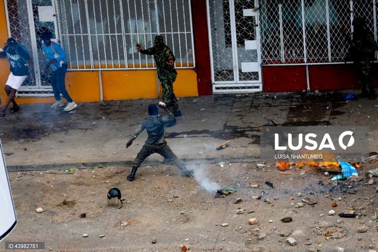 Moçambique/Eleições: Manifestantes bloqueiam avenidas no centro de Maputo 