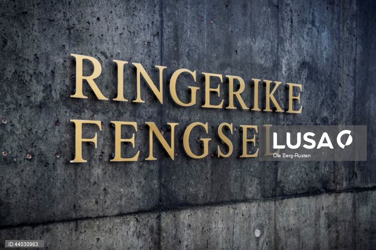 Prisão onde o assassino em massa neonazi norueguês Anders Behring Breivik está atualmente a cumprir a sua pena, na prisão de Ringerike em Tyristrand, Noruega. Breivik está a cumprir uma pena privativa de liberdade por ter matado um total de 77 pessoas em 2011, quando bombardeou os edifícios do governo em Oslo e, mais tarde, levou a cabo um tiroteio em massa num acampamento da Liga da Juventude dos Trabalhadores do Partido Trabalhista. 
