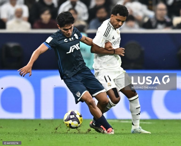  Um Real Madrid a meio gás conquistou hoje a Taça Intercontinental de futebol, ao bater os voluntariosos mexicanos do Pachuca por 3-0, em desafio pouco emocionante, disputado em Lusail, no Qatar.