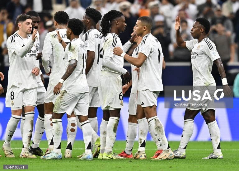  Um Real Madrid a meio gás conquistou hoje a Taça Intercontinental de futebol, ao bater os voluntariosos mexicanos do Pachuca por 3-0, em desafio pouco emocionante, disputado em Lusail, no Qatar.